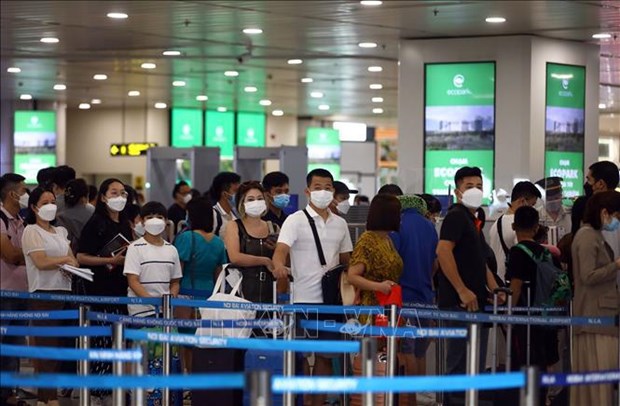 Air passenger volume soars during first five months hinh anh 2