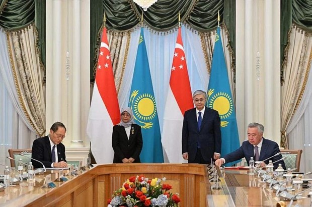 Singapore inks numerous cooperation agreements with Uzbekistan, Kazakhstan hinh anh 1