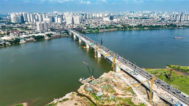 Phase 2 completes as main sections of Vinh Tuy Bridge 2 joined hinh anh 1
