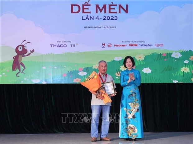 Writer Tran Duc Tien wins 