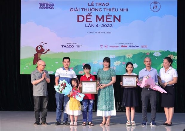 Writer Tran Duc Tien wins 