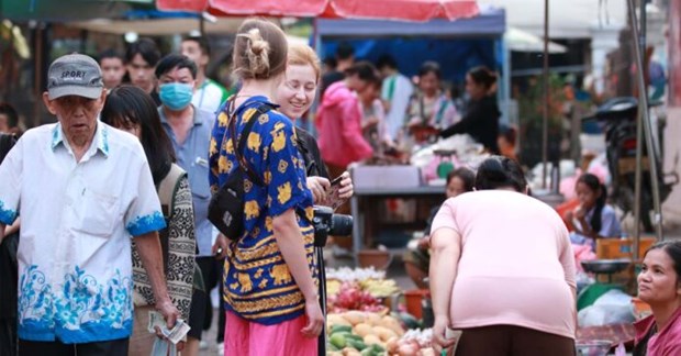 Laos greets over 1 million foreign tourists in four months hinh anh 1