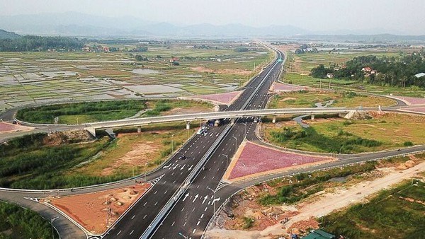 Ten transport projects to be launched in second quarter hinh anh 1