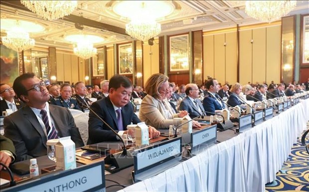 Vietnam attends 20th Shangri-La Dialogue in Singapore hinh anh 1
