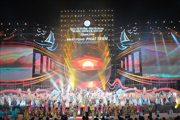 Khanh Hoa sea festival: Over 6,000 join Ao dai parade hinh anh 3