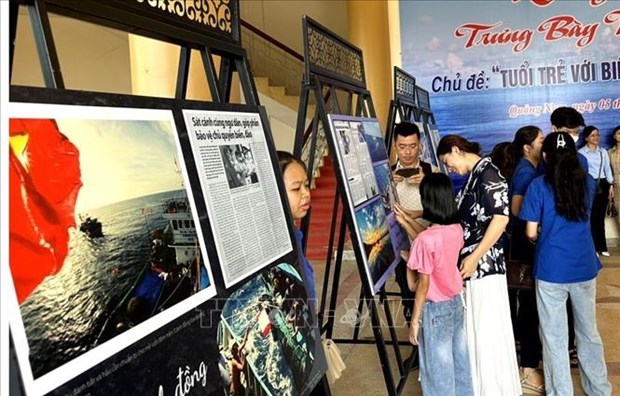 Exhibition on Vietnamese youth with national sea, islands opens in Quang Nam hinh anh 1