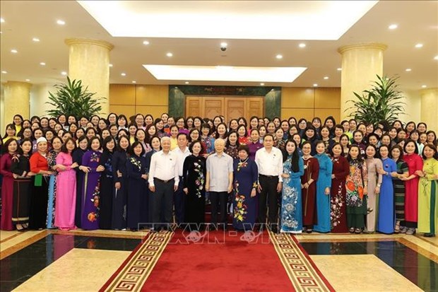 Party General Secretary meets with 15th National Assembly's female deputies hinh anh 2
