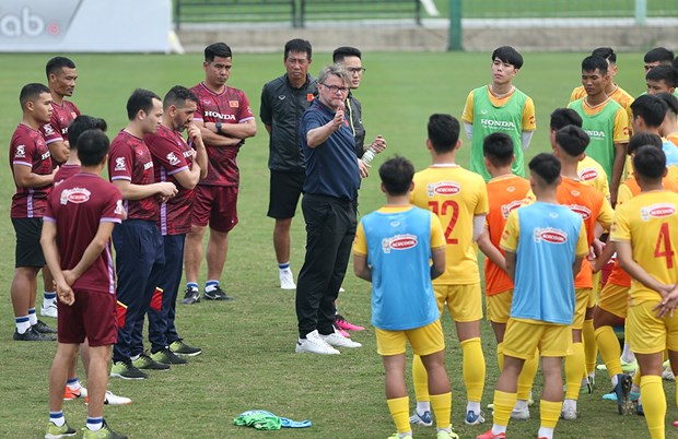 Head coach Philippe Troussier to provide ample opportunities to players hinh anh 1