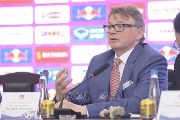 Head coach Philippe Troussier to provide ample opportunities to players hinh anh 2
