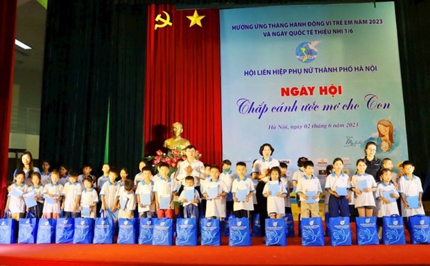 Hanoi orphans benefit from adoptive mothers' programme hinh anh 1