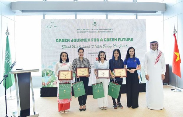 Vietnam, Saudi Arabia share vision for greener future hinh anh 1