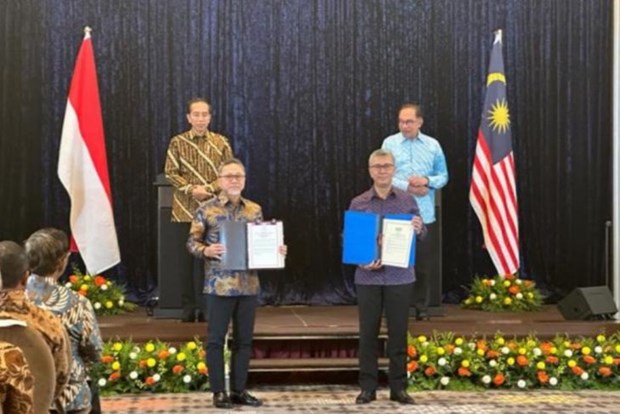 Indonesia, Malaysia ink border trade agreement update hinh anh 1