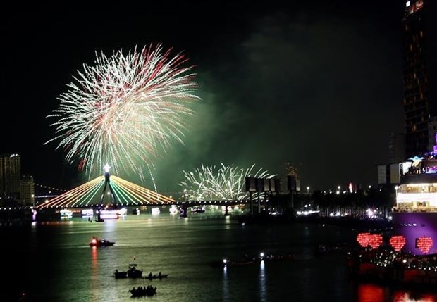Australia, Italy wow spectators at fireworks fest in Da Nang hinh anh 2