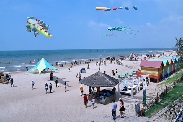 Number of tourists to Binh Thuan surges in H1 hinh anh 1