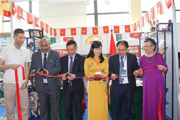 Vietnamese products showcased at Algiers International Fair hinh anh 2