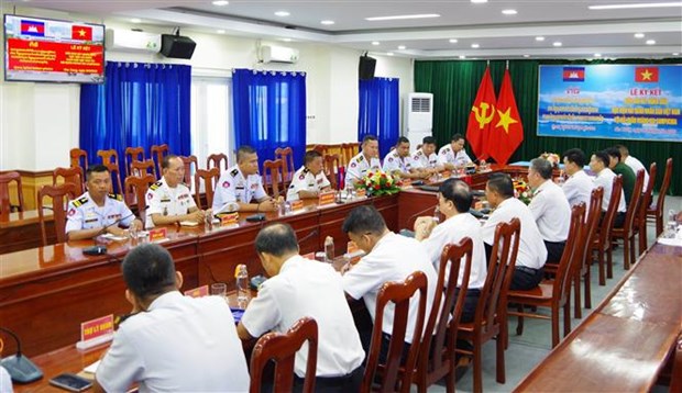 Vietnamese, Cambodian naval academies strengthen cooperation hinh anh 2
