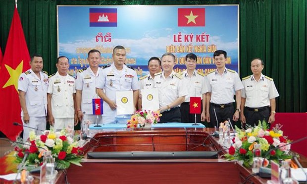 Vietnamese, Cambodian naval academies strengthen cooperation hinh anh 1