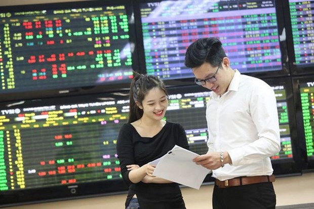 Stock market positively responds to interest rate cuts hinh anh 2