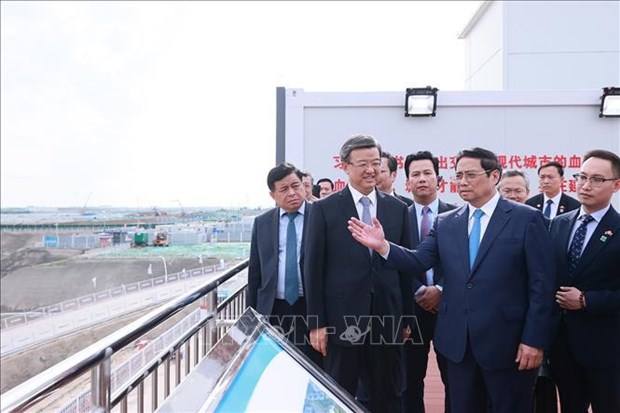 PM Pham Minh Chinh visits China’s Xiong'an New Area hinh anh 1