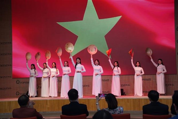Music gala marks centenary of Ho Chi Minh’s first arrival in Soviet Union hinh anh 2