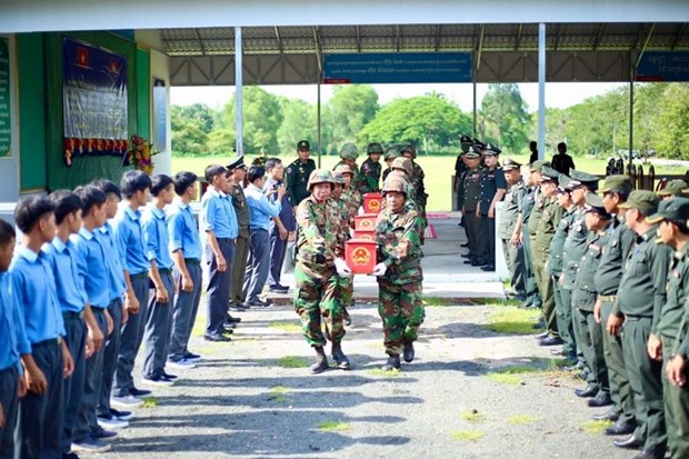 Remains of 83 voluntary soldiers, experts repatriated from Cambodia hinh anh 1