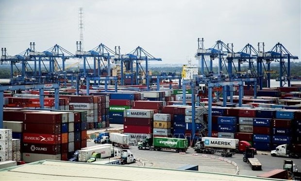 Vietnamese exporters, authorities seek to navigate low global demand hinh anh 1