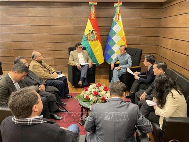 Party delegation pays working visit to Bolivia hinh anh 1