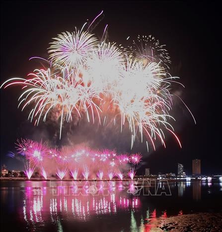 France wins Da Nang International Fireworks Festival 2023 hinh anh 2