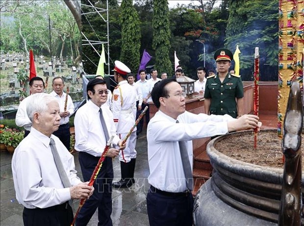 President attends activities commemorating martyrs in Con Dao hinh anh 1