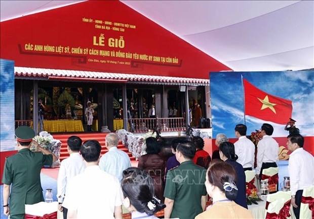 President attends activities commemorating martyrs in Con Dao hinh anh 2