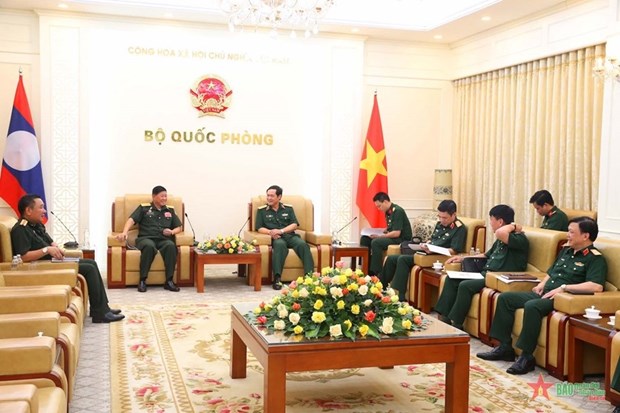 Vietnam, Laos strengthen defence cooperation hinh anh 1