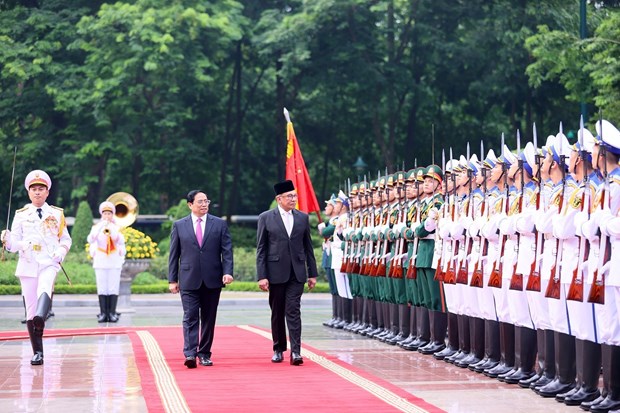 PM Pham Minh Chinh hosts welcome ceremony for Malaysian counterpart hinh anh 1