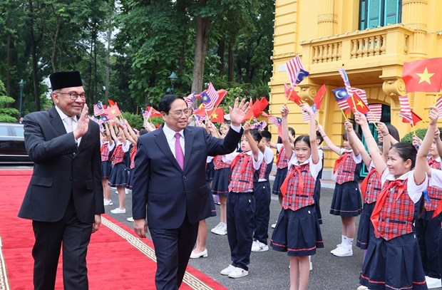 PM Pham Minh Chinh hosts welcome ceremony for Malaysian counterpart hinh anh 2