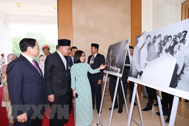 Malaysian PM concludes official visit to Vietnam hinh anh 1
