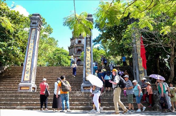 Thua Thien – Hue strives to turn tourism into spearhead economic sector hinh anh 2