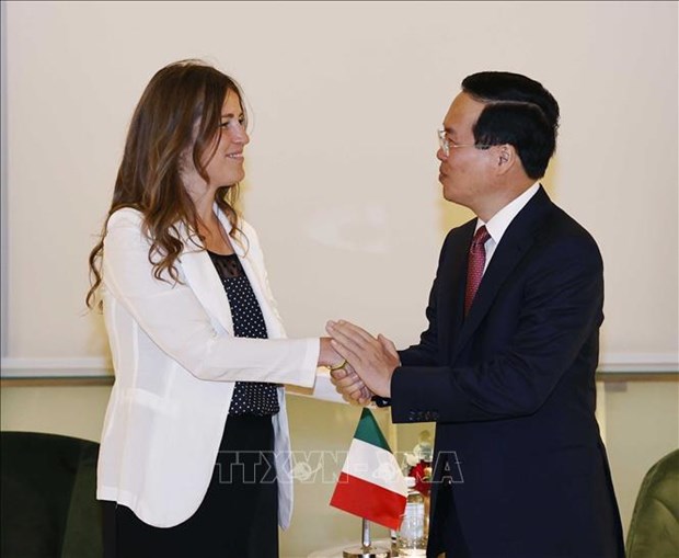 President meets with leaders of Italian political parties hinh anh 2