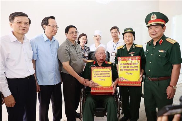 PM calls for joint efforts to take care of sick soldiers, war invalids, revolution contributors hinh anh 2