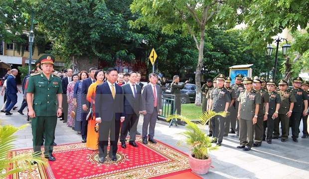 Incense offering ceremonies for Vietnamese martyrs held in Cambodia hinh anh 1