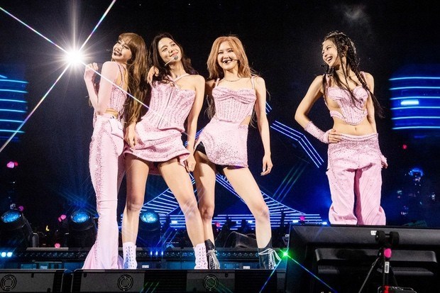 BLACKPINK takes Hanoi by storm on first Born Pink night hinh anh 2