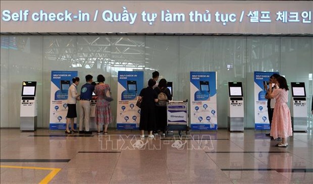 Self-check-in kiosks launched in Da Nang International Airport hinh anh 1