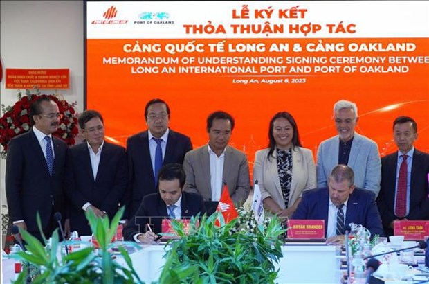 California delegation studies business environment in Long An hinh anh 1