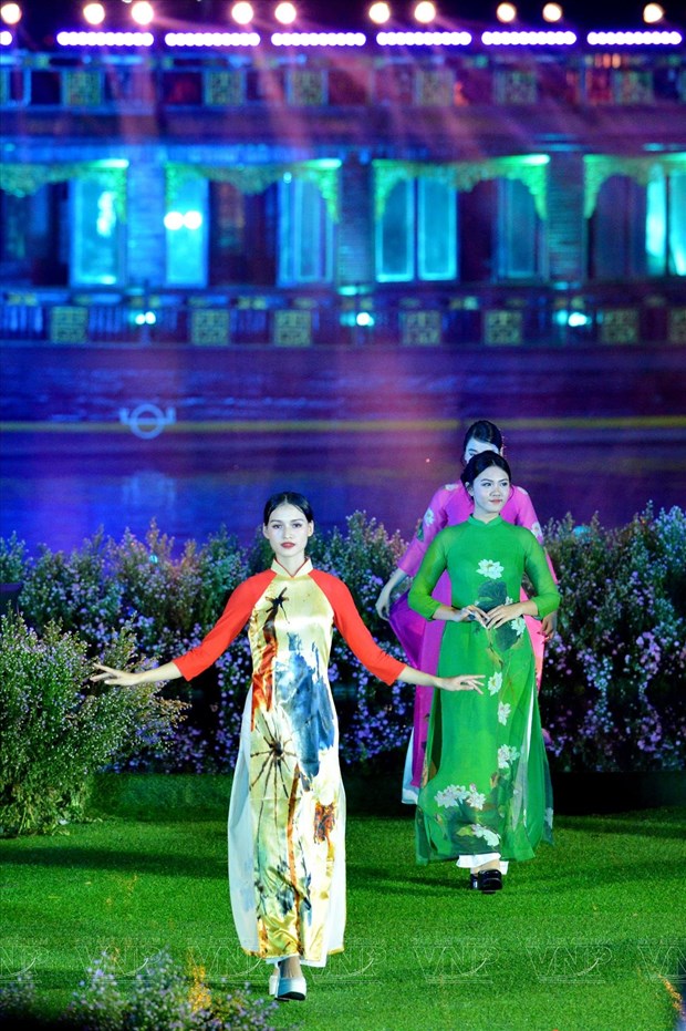 Hue Ao Dai Festival 2023: Tales from the river hinh anh 1