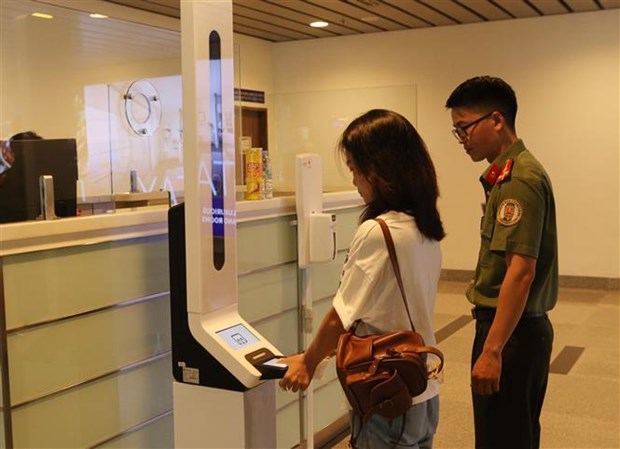 Da Nang Int'l Airport launches automatic entry systems hinh anh 1