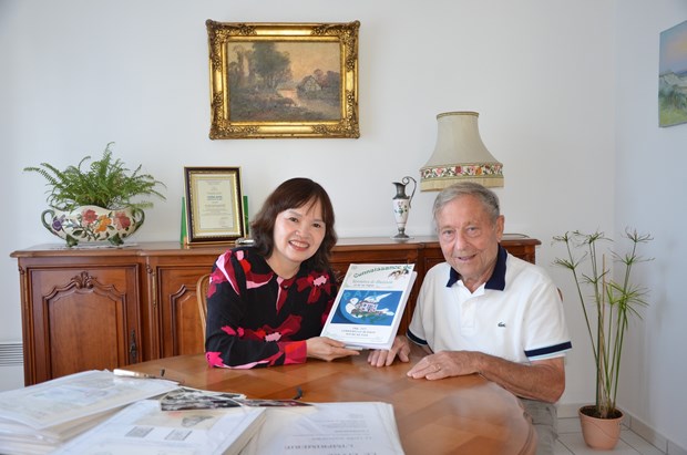 Vietnam Press Museum appreciates French collector’s donations hinh anh 1