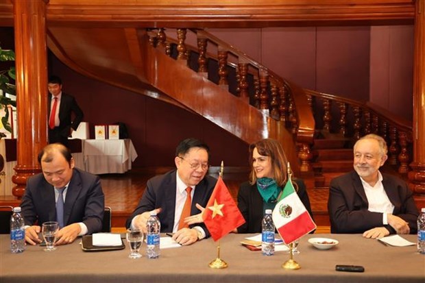 Party delegation pays working visit to Mexico hinh anh 2