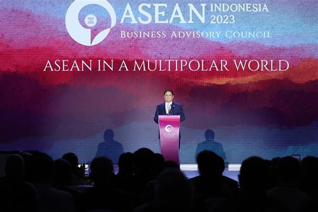 PM delivers speech at ASEAN Business and Investment Summit hinh anh 1