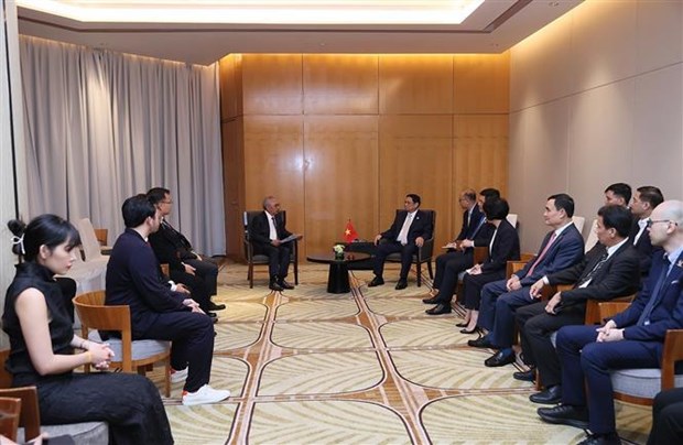 PM receives leaders of major enterprises of Indonesia hinh anh 1