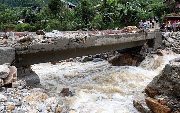 PM urges handling of flood consequences in Lao Cai province hinh anh 1