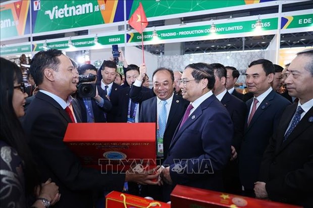 Vietnam hopes to become goods entrepot between ASEAN and China: PM hinh anh 2