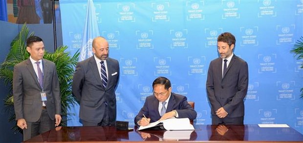 Vietnam becomes one of first nations to sign High Seas Treaty hinh anh 1
